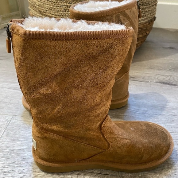UGG Boots, Tan, Size 4 - Picture 6 of 11